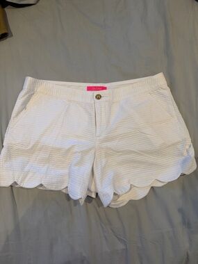 Lilly Pulitzer White Scallop Hem Shorts